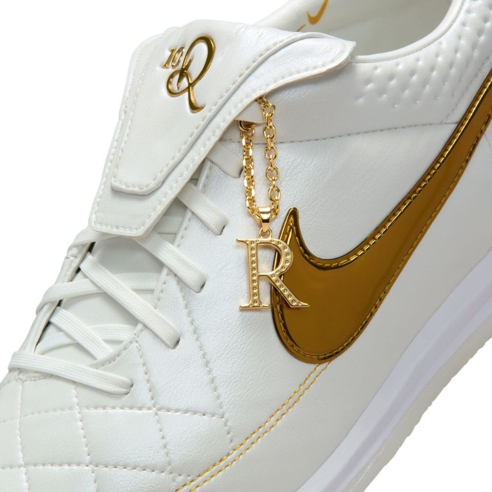 Ronaldinho x Nike Tiempo Legend SE 'Touch of Gold' Indoor Court Shoes