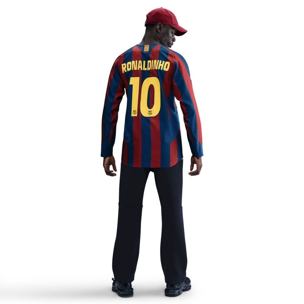 Nike Football Reissue Total90 Ronaldinho's 2005/06 FC Barcelona Men's Long-Sleeve Jersey