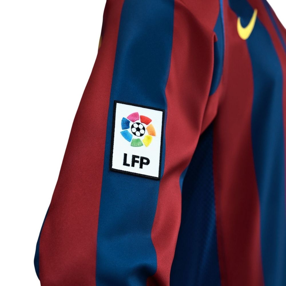 Nike Football Reissue Total90 Ronaldinho's 2005/06 FC Barcelona Men's Long-Sleeve Jersey