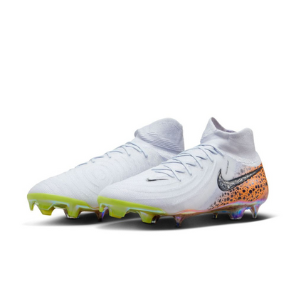 Nike Phantom Luna II Elite Firm Ground Cleats