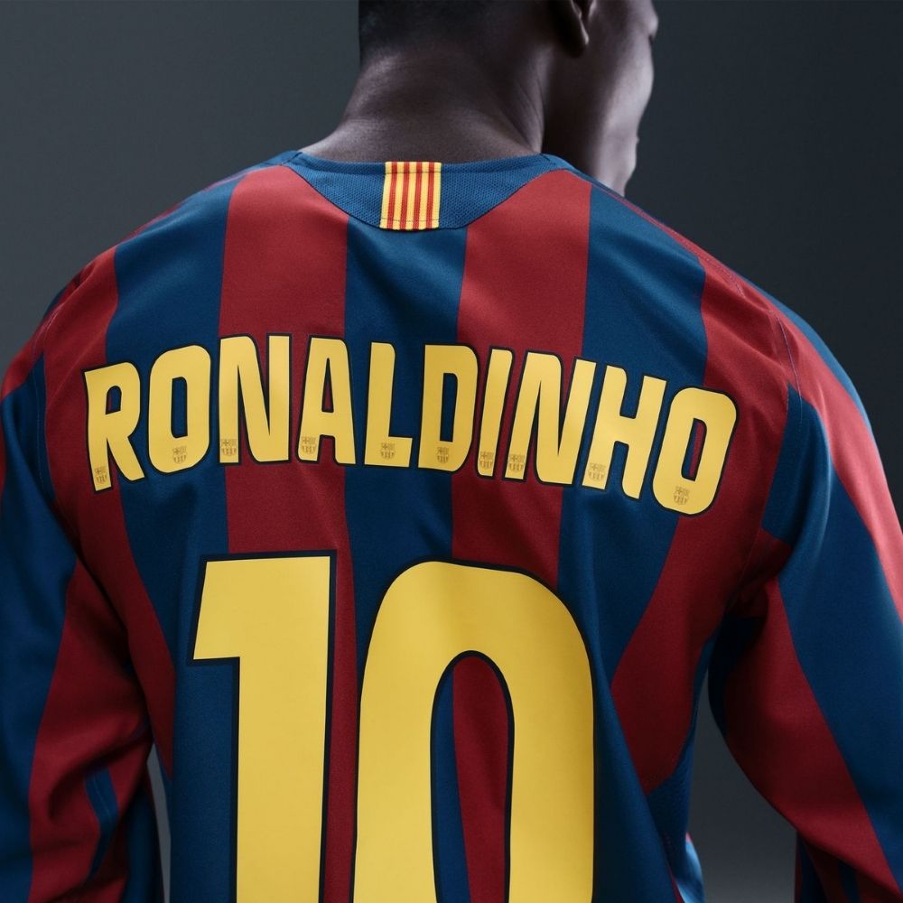 Nike Football Reissue Total90 Ronaldinho's 2005/06 FC Barcelona Men's Long-Sleeve Jersey